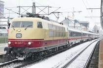 Auch dieses Jahr kommt die Münchner 103.245 mit dem Ic 1280 hier kurz vor der  Ausfahrt in Wörgl Hbf am 24.1.15 auf Österreichschienen Netz  wie schön 