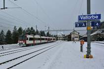 SBB ABt 50 85 39-43 812-9, Travys Inova 50 85 29-43 384-1 und Travys RBDe 560 384-0 als Regio 6021 bei Ausfahrt in Vallorbe, 27.12.2014.