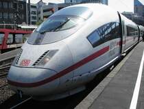 ICE 3 aus Mnchen mit 30 Minuten Versptung im 36 Grad heissen Dsseldorf. Sommer 2006