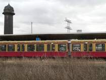 Blick vom nrdlichen Zugang auf die S-Bahn und den Wasserturm. 21.1.2007