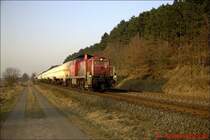 BR 295 029-3 zieht den G�terzug von Hemmingstedt nach Itzehoe in Februar 2003 bei St.Michaelisdonn.