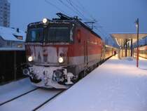 Eine unbekannte 1x44 vor einem REX nach Innsbruck, am 27.01.2007 in Riedenburg.