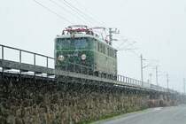 1041.15 der ARGE 1041 am 30.Jänner 2015 bei dichtem Schneefall auf dem Viadukt beim Bf. Hainburg a.d. Donau Kulturfabrik.