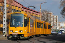 Tw.1552 biegt von der Nagysandor Jozsef ut in die Vörösmarty ut ein. (28.01.2015)