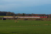 IC 118 durchfährt mit 2 unerkannt gebliebenen 218 Wattenweiler Richtung Ulm
13.12.2014