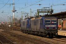 143 041-2 im Doppelpack auf dem Durchfahrtsgleis in Bremen Hbf. 12.3.2014