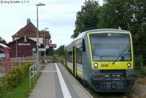 6 Wochen nach Bild-ID 845092 war die zehnjährige Ära der Baureihe 642 auf der KBS 826 beendet. Seit der Übernahme des Verkehrs setzt agilis dort eng bestuhlte RegioShuttles mit fast 100 Sitzplätzen ein. (650.722 in Baunach am 2.7.11)