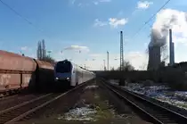 Der SÜWEX in Doppeltraktion braust durch Ensdorf Saar - In den Höhenlagen an der Saar um 200 Meter ist der Schnee am 04.02.2015 schon wieder fast verschwunden. Der SÜWEX Mannheim - Koblenz braust gleich pünktlich durch den Bahnhof Ensdorf Saar. Der nächste Halt wird in Saarlouis sein. Trotz der Bedenken, die weißen Fahrzeuge könnten schnell schmuddelig aussehen, präsentieren sich die Flirt Triebwagen im guten optischen Zustand. Bahnstrecke 3230 Saarbrücken - Karthaus