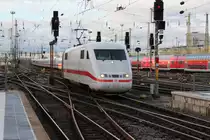 Bild 017:
Am 10.01.2015 war ICE-Tz 0119  Osnabrück  als ICE 374 von Basel nach Berlin unterwegs! Hier zu sehen ist der  nicht zählende Kopf  401 519-4 bei der Einfahrt in Frankfurt Hbf!