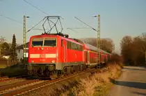 Nachschuß auf eine RE4 nach Dortmund die von der 111 122 geschoben wird, hier bei Korschenbroich an der Insel.6.2.2015