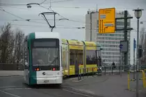 Stadler Vario Bahn  427  ist am 15.12.2014 auf der Linie 93 zur Glienicker Brücke unterwegs. Aufgenommen am Hauptbahnhof in Potsdam.