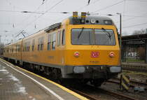 719 001-0 der DB Netz Instandhaltung stand am 07.02.2015 im Bahnhof Warnem�nde. 