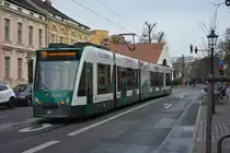 Siemens Combino  411  fährt am 16.12.2014 auf der Linie 94 zum Schloss Charlottenhof. Aufgenommen am Luisenplatz.
