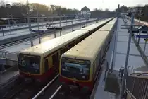 2 mal BR 481 der Berliner S-Bahn , abgestellt am Bahnhof Berlin Olympiastadion. Aufgenommen am 18.01.2015.
