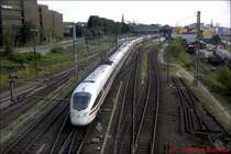Die Doppeleinheit ICE T verl�sst als ICE 1519 Kiel-Leipzig-M�nchen in Sommer 2002 den Kieler Hbf.