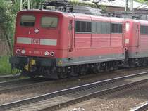 151 098-1 und eine andere 151 mit automatischer Kupplung als Lokzug in HH Harburg. 