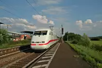 401 574-9 als versp�teter ICE 77 von Kiel Hbf nach Z�rich HB am Abend des 01.08.14 in Riegel-Malterdingen.