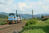 575 002-7 und 575 003-5 als T77150 von Freiburg (Breisgau) Gbf nach Riegel-Malterdingen/Endingen (Kaiserstuhl) am Nachmittag des 01.08.14 n�rdlich von Kollmarsreute.