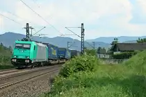 185 577-4 mit dem 75856 auf dem Weg nach Norden am Nachmittag des 01.08.14 n�rdlich von Kollmarsreute.