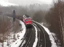232 618-9 und 233 367-2 bei der Einfahrt in Marktredwitz am 19.02.15.