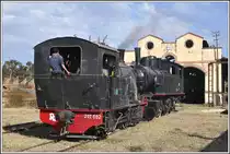 202.002 und 440.008 vor dem Lokdepot Asmara. (09.12.2014)