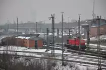  Nachdem am Rangierbahnhof München Nord die Berglok BR 290 am 15.02.2015 die letzte Wagengruppe sich selbst überlassen hat, fährt sie flott zurück zu einer neuen Aufgabe. Ausblick von der öffentlichen Brücke aus. (3)