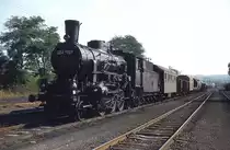Der geringe Personen- und Güterverkehr zwischen Papa und Tatabanya wurde im Oktober 1978 noch komplett von den zwischen 1909 und 1923 in Dienst gestellten Lokomotiven der Reihe 324 bewältigt, hier 324.1581 im Oktober 1978 im Bahnhof Veszpremvarsany. Trotz ihres altertümlichen Aussehens setzte die MAV einige Lokomotiven bis Anfang der 1980er Jahre ein.