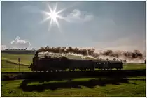 77.28 ist am späten Nachmittag des 3.10.2014 mit einem Fotozug über den Hausruck von Ried nach Attnang-Puchheim unterwegs. Hier vor Oberbrunn.