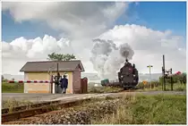 77.28 ist am 3.10.2014 mit einem Fotozug über den Hausruck von Ried nach Attnang-Puchheim unterwegs. Hier bei der EK nach dem Bahnhof Hausruck.