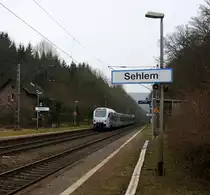 Der Südwest-Express Als RE1 Aus Koblenz-Hbf nach Mannheim-Hbf kommt durch Sehlem aus Richtung Koblenz und fährt in Richtung Trier.
Bei Wolken am Kalten Mittag vom 16.2.2015. 