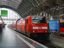 Ein Nachschuss von der 146 241-5 DB steht im Frankfurter-am-Main-Hbf mit einem RE 4609 von Frankfurt-am Main-Hbf nach Würzburg-Hbf am Kalten Morgen vom 20.2.2015.