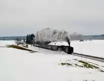 01 066 mit Sonderzug UEF 97 nach Oberstdorf.Aufgenommen bei Görwangs im Winterlichen Allgäu am 21.2.2015.