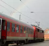 Nach einen kurzen Regen gabs noch eine extra Überraschung. Über der 111 welche den RB76 nach Minden schob stand für wenige Minuten ein Regenbogen was natürlich sofort fotografiert wurde.

Minden 21.02.2015