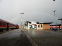 Nach einen kurzen Schauer gabs eine extra Überraschung. Für wenige Minuten gans einen tollen Regensbogen über den Bahnhof von Minden. Hier hat der Fotograf sein Glück genommen und das Schauspiel fotografiert.

Minden 21.02.2015