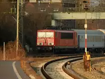 155 243-9 kam mit einen Militär Personenwagen und einen Güterzug durch den Bahnhof Minden in Richtung Süden gefahren.

Minden 21.02.2015