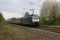 189 910 (ES 64 F4-010) mit geschlossenen ARS-Autotransportwagen in Fahrtrichtung Norden. Aufgenommen am 10.04.2014 beim BÜ Eltmannshausen/Oberhone.