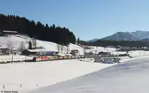 1144 + 1x16 mit Güterzug am 14.02.2015 bei Fieberbrunn.