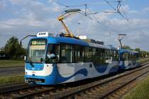 Tschechische Republik / Straßenbahn Ostrava: Vario LFR.S - Wagennummer 1360 sowie ein weiterer Vario LFR.S ...aufgenommen im Juni 2014 an der Haltestelle  Zahrádky  in Ostrava.