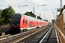 Ausfahrt am 17.04.2014 vom Freiburger Dosto-Stw. D-DB 50 80 86-81 048-0 als RB nach Offenburg und mit Schublok 146 114-4 am Zugschluss in Müllheim (Baden).