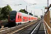 Ausfahrt am 17.04.2014 vom Freiburger Dosto-Stw. D-DB 50 80 86-81 048-0 als RB nach Offenburg und mit Schublok 146 114-4 am Zugschluss in Müllheim (Baden).