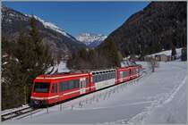 Der SNCF TER 18916 hat das im Hintergrund zu sehende Vallorcine verlassen und fährt nun Richtung Chamonix Mont Blanc. 
20. Fe.b 2015