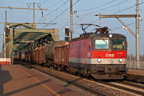 1144 026 in der Februarsonne, am späten Nachmittag in Wien Praterkai. Das Foto entstand am 17.02.2015.