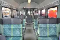Blick in das 2.Klasse abteil des 31-34 172-2 ABnrz 418.4 im OFV-Design mit Glastrennwänden
ohne Mehrzweckabteil. (Geislingen,August 2014)  