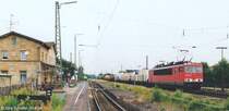 155 083 fuhr am 30.6.04 mit einem Güterzug nach Bamberg in Breitengüßbach durch Gleis 3. 