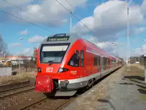Auch wenn die Flirt`s Konkurenz von den Talent 2 bekommen haben,sie haben weiterhin ihre Stammstrecke zwischen Rostock/Stralsund nach und von Rügen.Am 22.Februar 2015 fotografierte ich den 429 028,als RE 13011 Rostock-Sassnitz,in Teschenhagen.