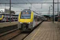 L-Zug nach Nivelles fährt vom Bhf Mechelen ab (17. Februar 2015).