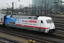 Neu und noch schön sauber-

101 071-9 wirbt für den Modellbahnhersteller Märklin, die natürlich auch eine H0-Version der Lok zum Verkauf bieten. 

Die Lok fuhr am 23.02.2015 mit dem IC 2012 aus dem Mannheimer Hbf.