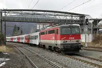1142 609 fährt am 23.02.2015 mit einem Regionalzug in Kapfenberg ein.