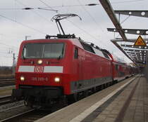 Der Wetterbericht versprach Sonne pur daraus wurde nix p�nktlich als die 120 205-0 im Rostocker Hbf ankam wurde es sehr Dunkel �ber Rostock Hbf.22.02.2015