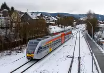 
Heute am 23.02.2015 war es wieder Winter....
Der VT 118 (95 80 0946 418-0 D-HEB / 95 80 0646 418-3 d-HEB / 95 80 0946 918-9 D-HEB) ein Stadler GTW 2/6 der Hellertalbahn fährt am 23.02.2015 als RB 96  Hellertal-Bahn  (Betzdorf-Herdorf-Neunkirchen) von Herdorf weiter in Richtung Neunkirchen. Hier hat er gerade das Stellwerk Herdorf Ost (HO) passiert.